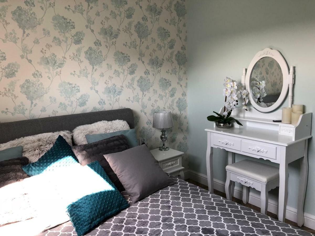 Family & Business Elegant Apartments Ul Warszawska - 2 Bedroom, Balcony, Parking キェルツェ エクステリア 写真