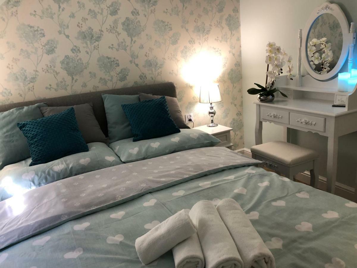 Family & Business Elegant Apartments Ul Warszawska - 2 Bedroom, Balcony, Parking キェルツェ エクステリア 写真