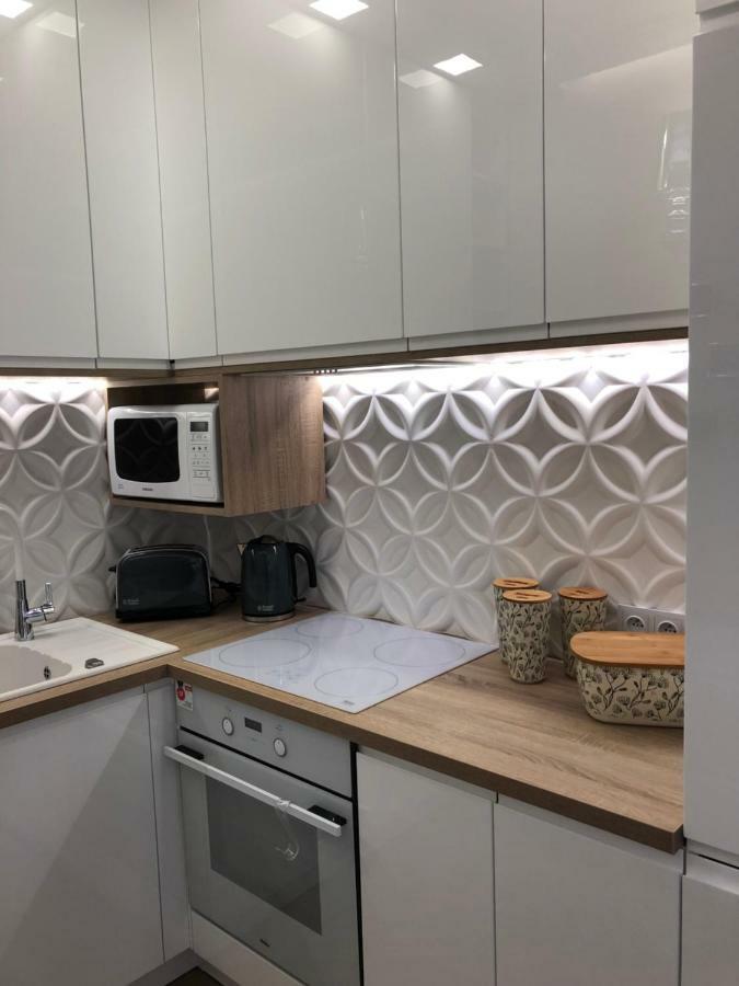 Family & Business Elegant Apartments Ul Warszawska - 2 Bedroom, Balcony, Parking キェルツェ エクステリア 写真