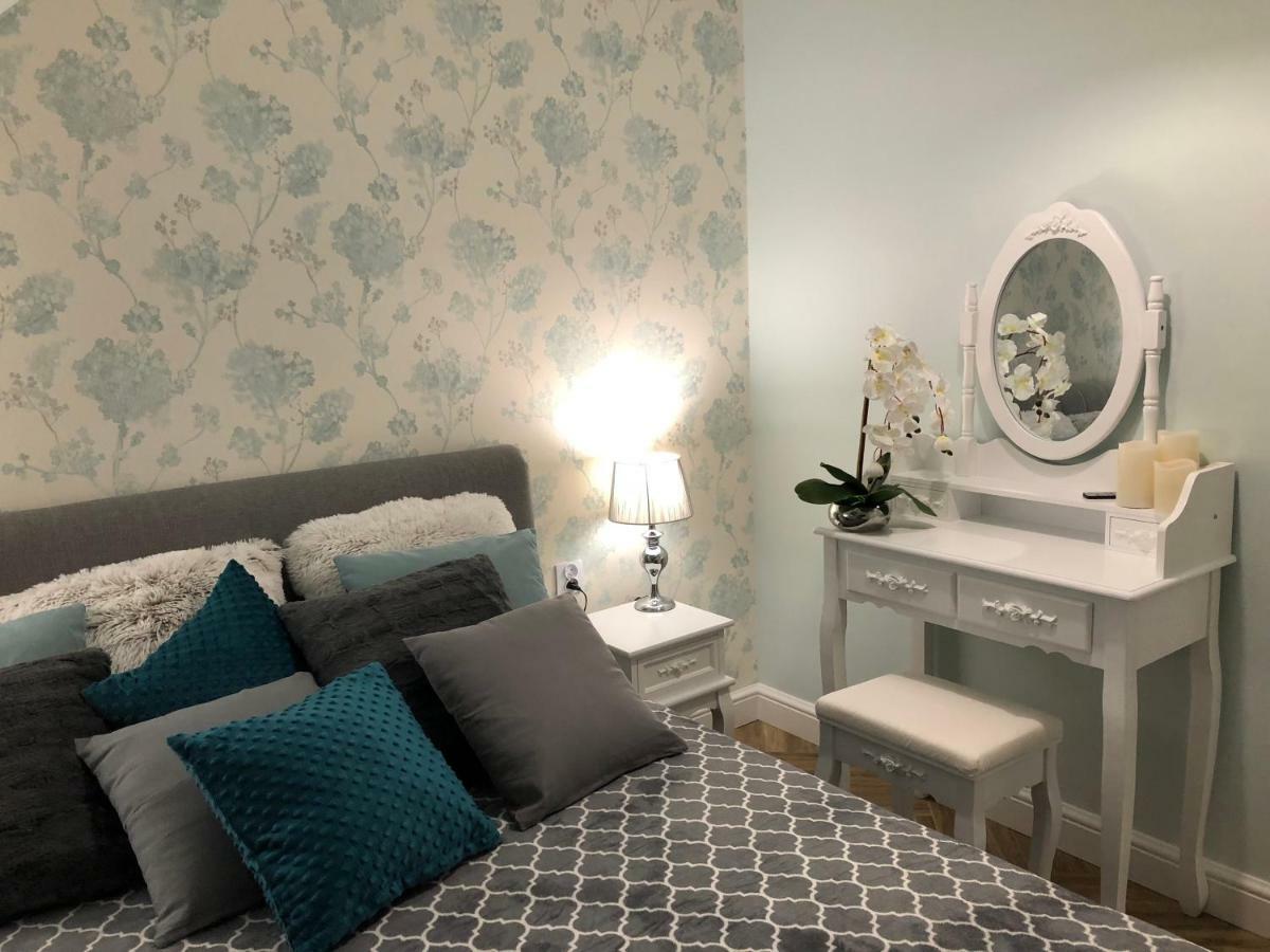 Family & Business Elegant Apartments Ul Warszawska - 2 Bedroom, Balcony, Parking キェルツェ エクステリア 写真
