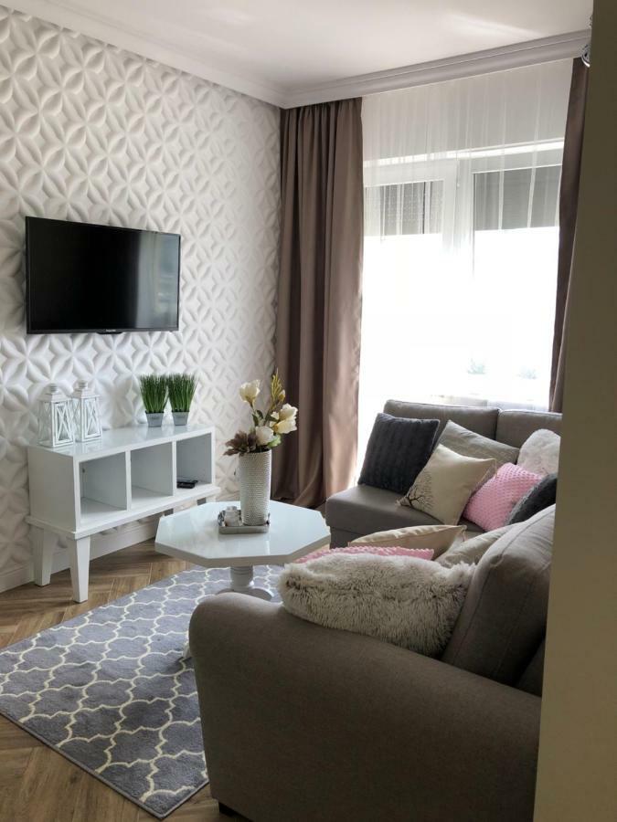 Family & Business Elegant Apartments Ul Warszawska - 2 Bedroom, Balcony, Parking キェルツェ エクステリア 写真