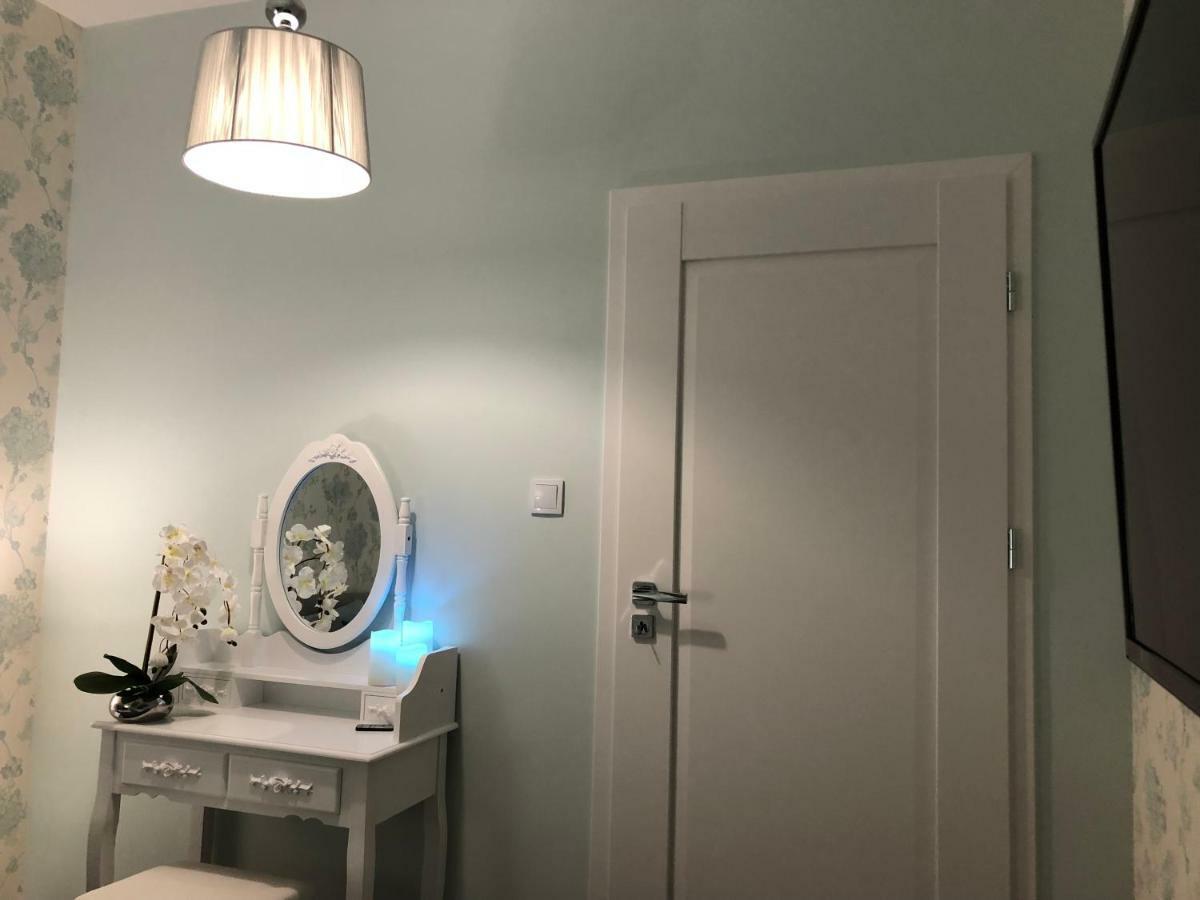 Family & Business Elegant Apartments Ul Warszawska - 2 Bedroom, Balcony, Parking キェルツェ エクステリア 写真