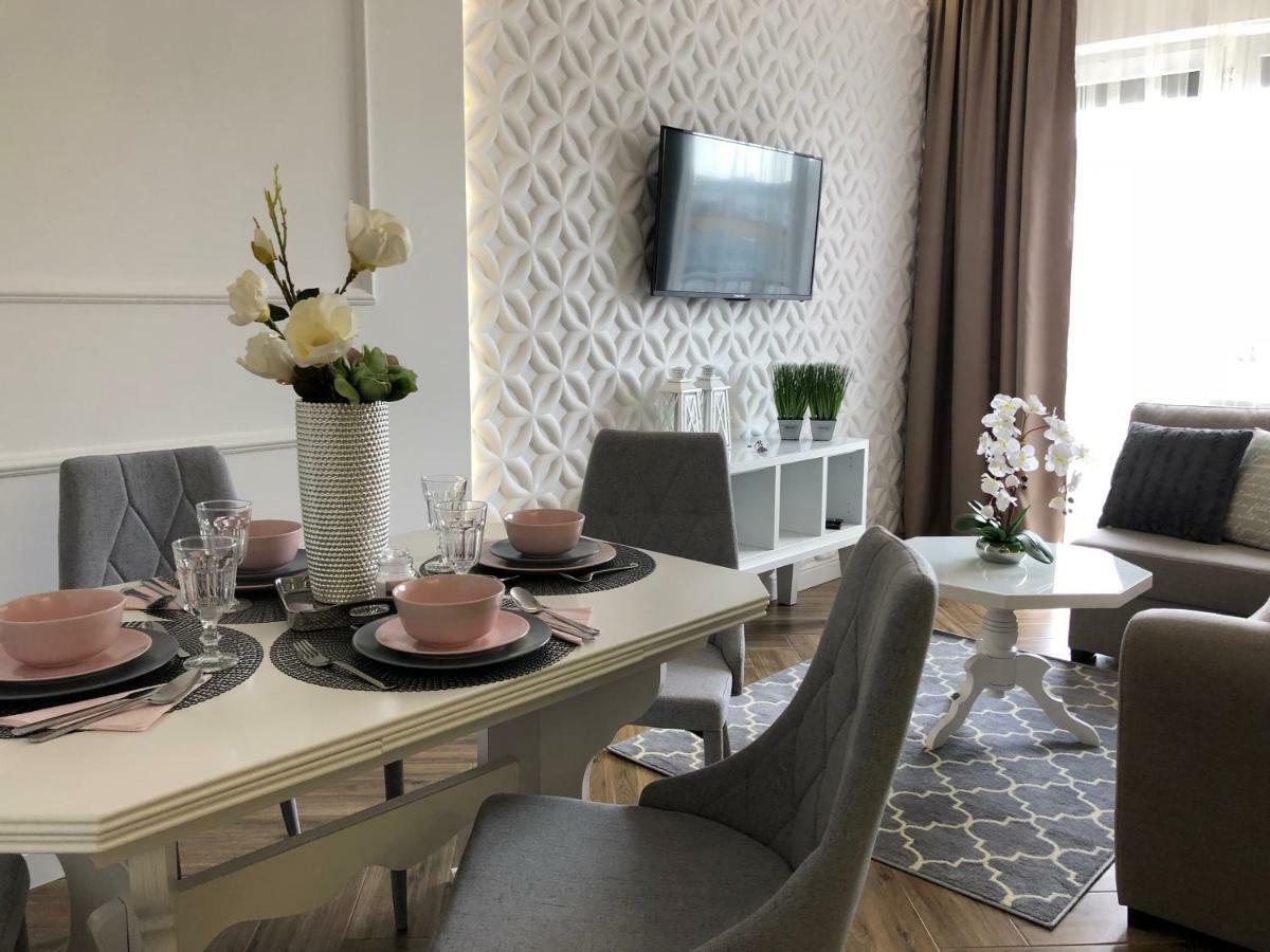 Family & Business Elegant Apartments Ul Warszawska - 2 Bedroom, Balcony, Parking キェルツェ エクステリア 写真