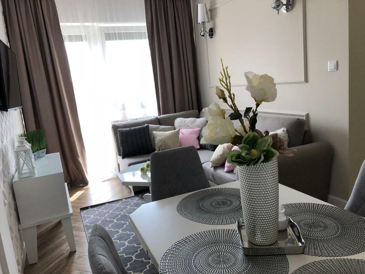 Family & Business Elegant Apartments Ul Warszawska - 2 Bedroom, Balcony, Parking キェルツェ エクステリア 写真