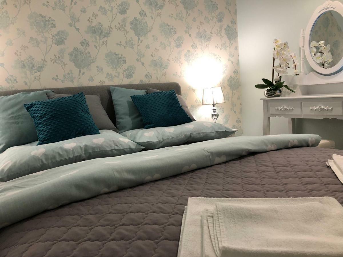 Family & Business Elegant Apartments Ul Warszawska - 2 Bedroom, Balcony, Parking キェルツェ エクステリア 写真