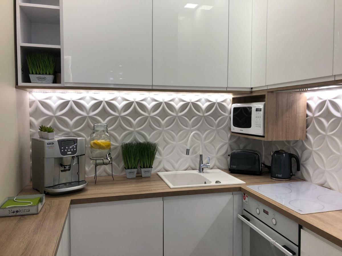 Family & Business Elegant Apartments Ul Warszawska - 2 Bedroom, Balcony, Parking キェルツェ エクステリア 写真