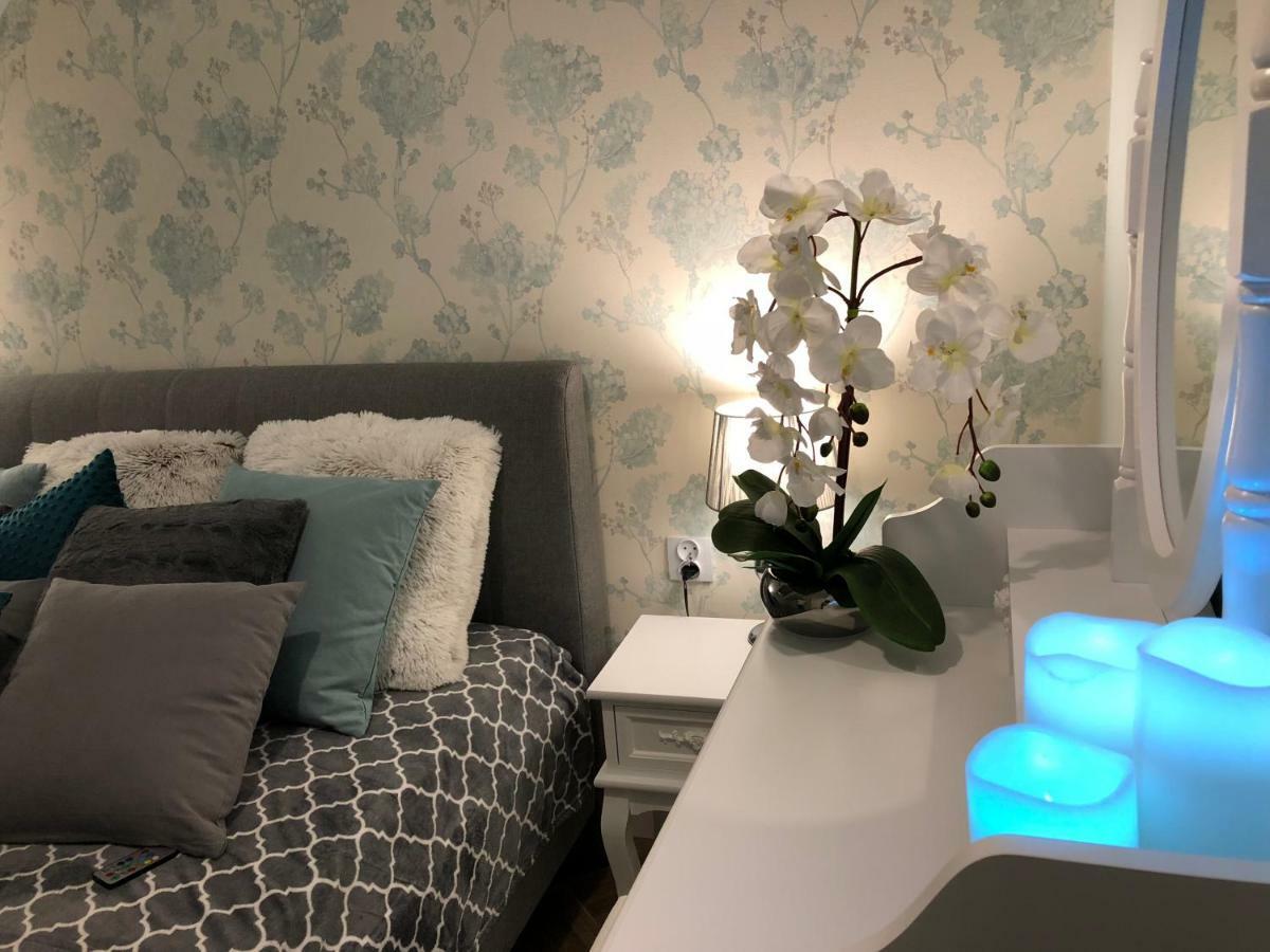 Family & Business Elegant Apartments Ul Warszawska - 2 Bedroom, Balcony, Parking キェルツェ エクステリア 写真