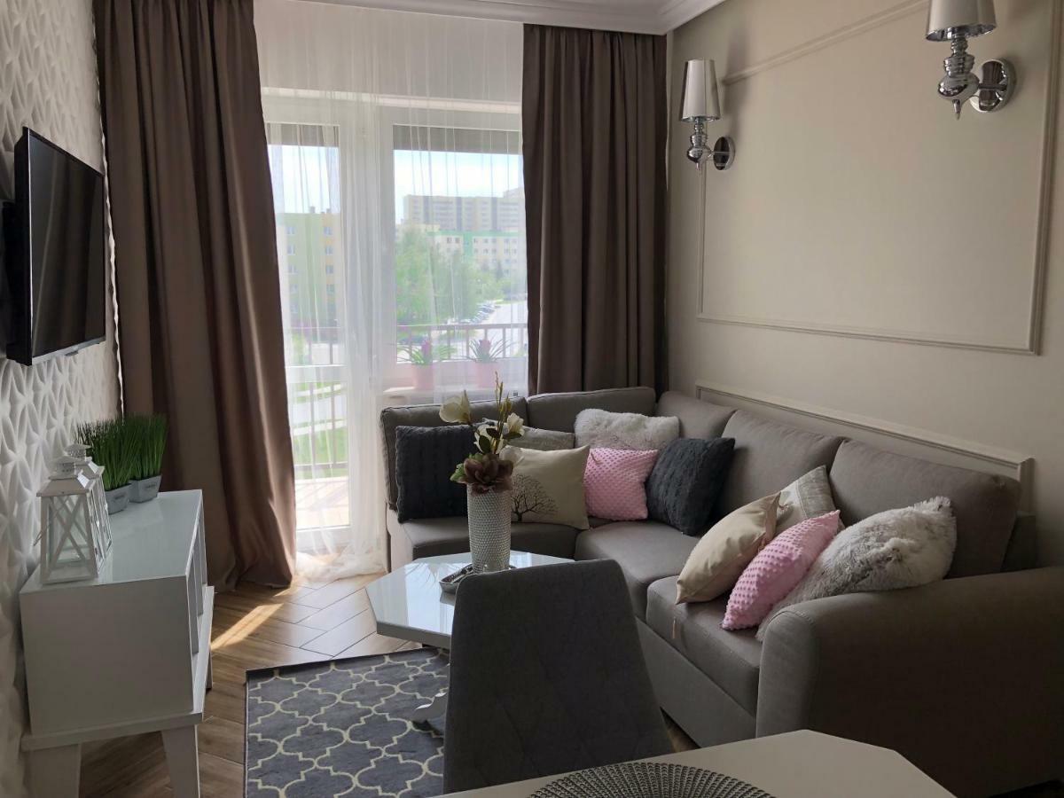 Family & Business Elegant Apartments Ul Warszawska - 2 Bedroom, Balcony, Parking キェルツェ エクステリア 写真