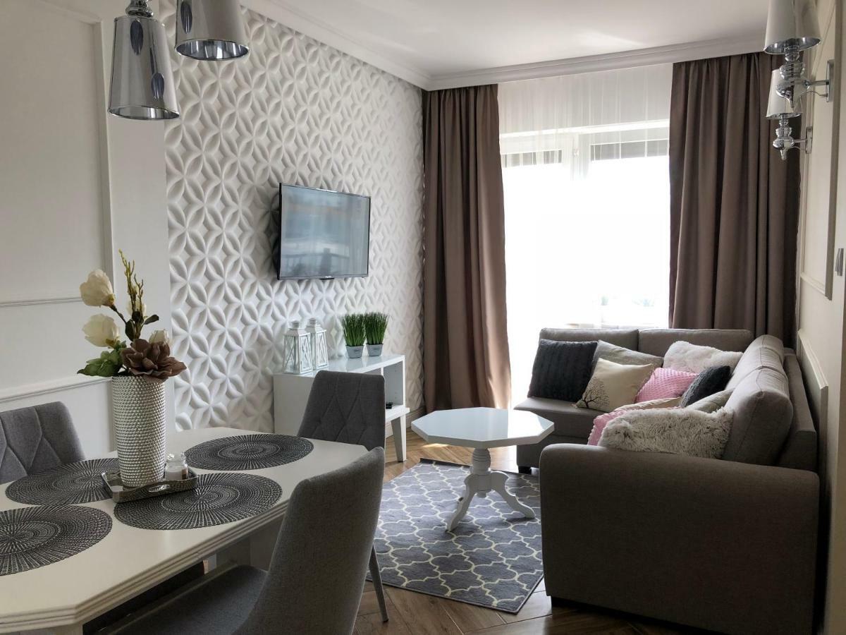 Family & Business Elegant Apartments Ul Warszawska - 2 Bedroom, Balcony, Parking キェルツェ エクステリア 写真