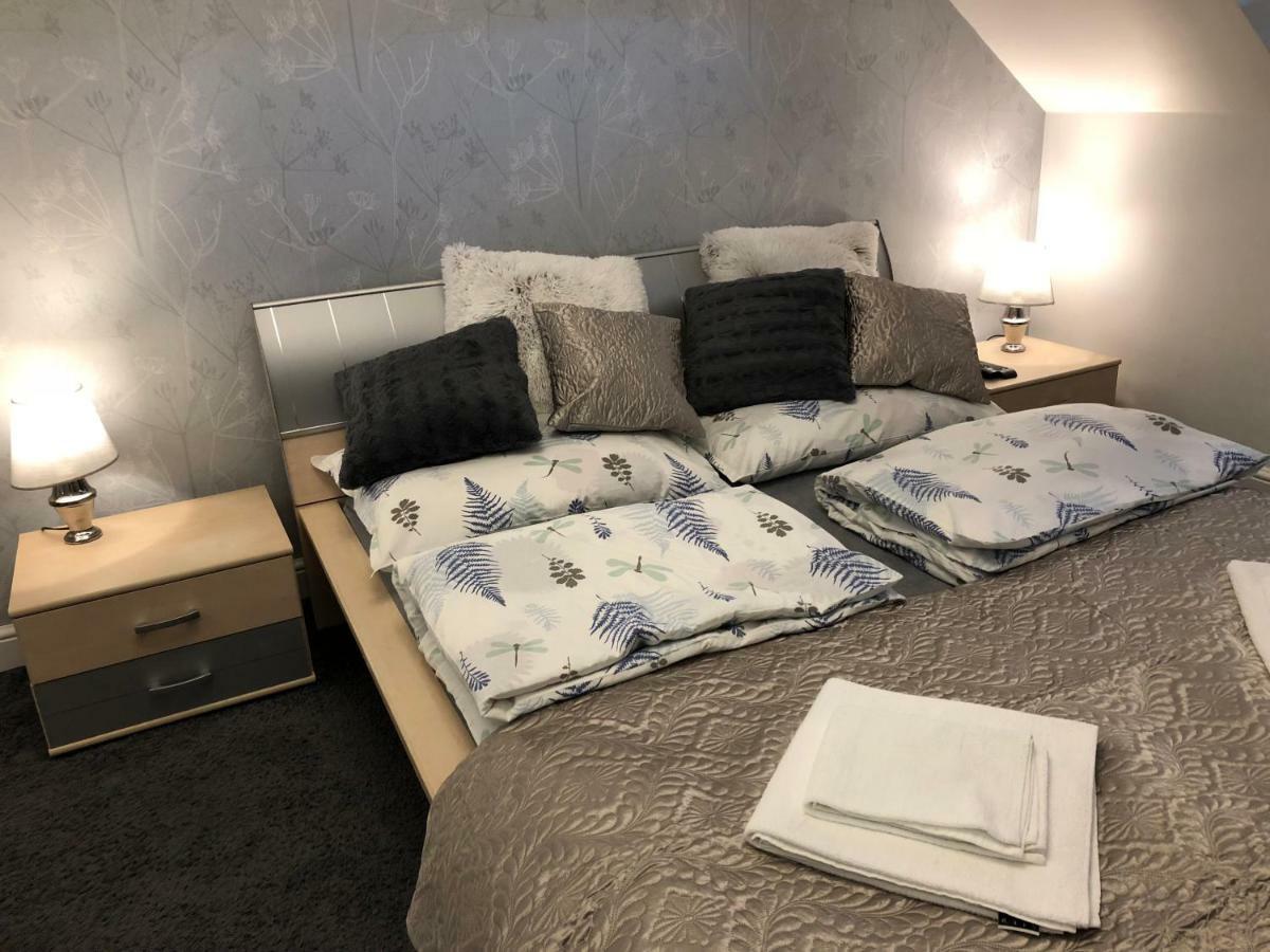 Family & Business Elegant Apartments Ul Warszawska - 2 Bedroom, Balcony, Parking キェルツェ エクステリア 写真