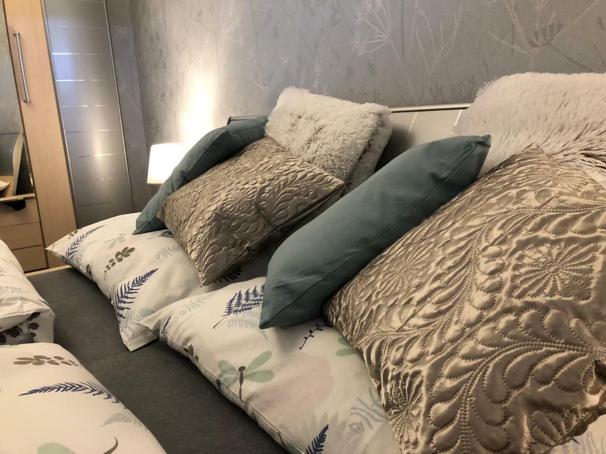 Family & Business Elegant Apartments Ul Warszawska - 2 Bedroom, Balcony, Parking キェルツェ エクステリア 写真
