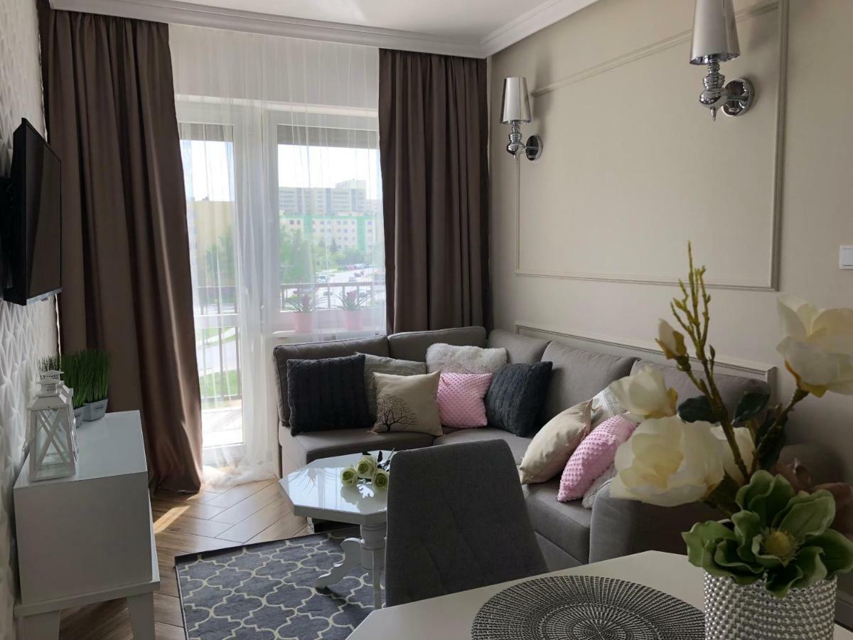 Family & Business Elegant Apartments Ul Warszawska - 2 Bedroom, Balcony, Parking キェルツェ エクステリア 写真