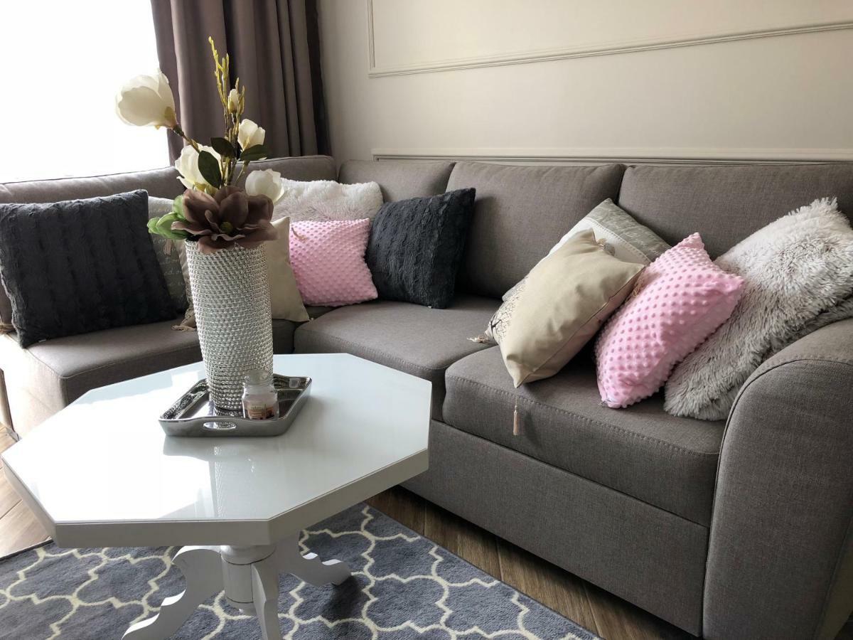 Family & Business Elegant Apartments Ul Warszawska - 2 Bedroom, Balcony, Parking キェルツェ エクステリア 写真