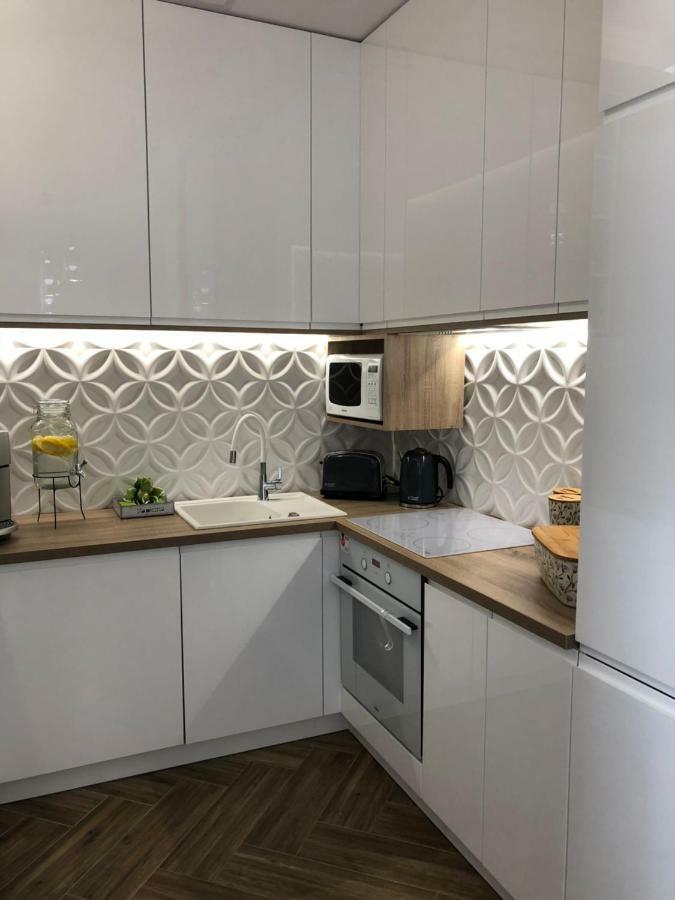 Family & Business Elegant Apartments Ul Warszawska - 2 Bedroom, Balcony, Parking キェルツェ エクステリア 写真